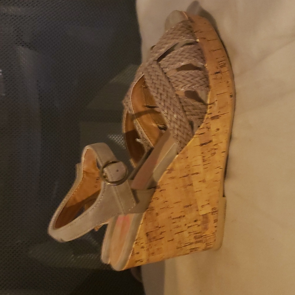 Grey and tan platform heels - Picture 2 of 4